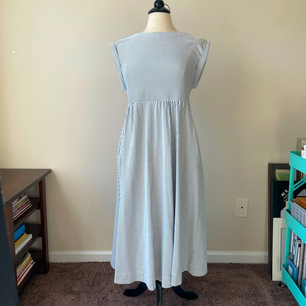 ANTHROPOLOGIE - MAEVE Seersucker Dress with Pockets and Cute Button-Up Back